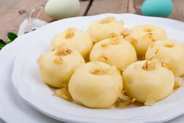 surowe kluski śląskie, ugotowane kluski śląskie