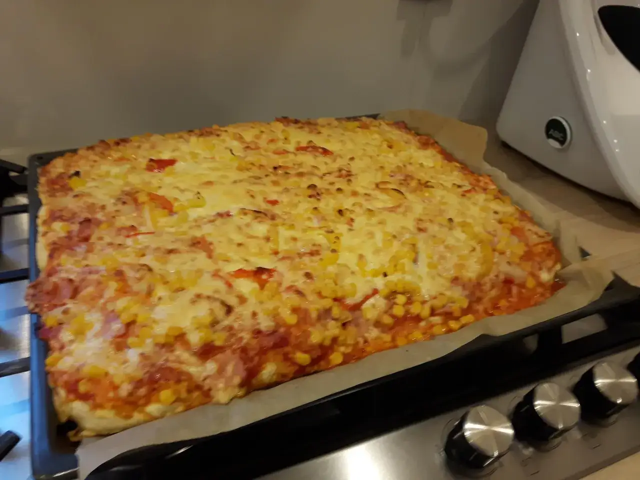 Zdjęcie Przepis na ciasto na pizzę na dużą blachę - Idealne na imprezę