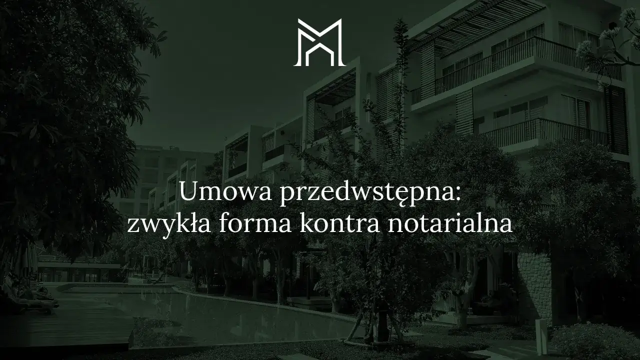 Umowa przedwstępna sprzedaży nieruchomości: zwykła forma kontra notarialna. Nowoczesne budynki mieszkalne w tle.