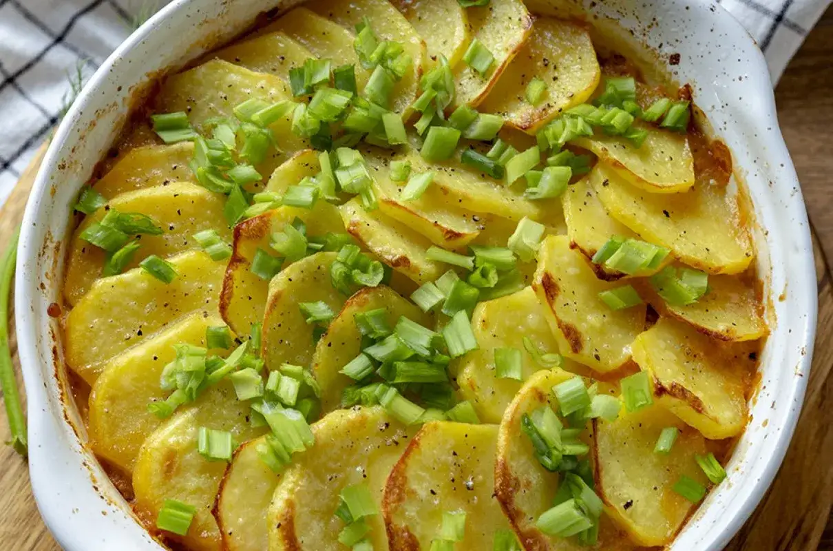 Zdjęcie Jak zrobić sos do zapiekanki ziemniaczanej z mielonym mięsem, który zachwyci smakami