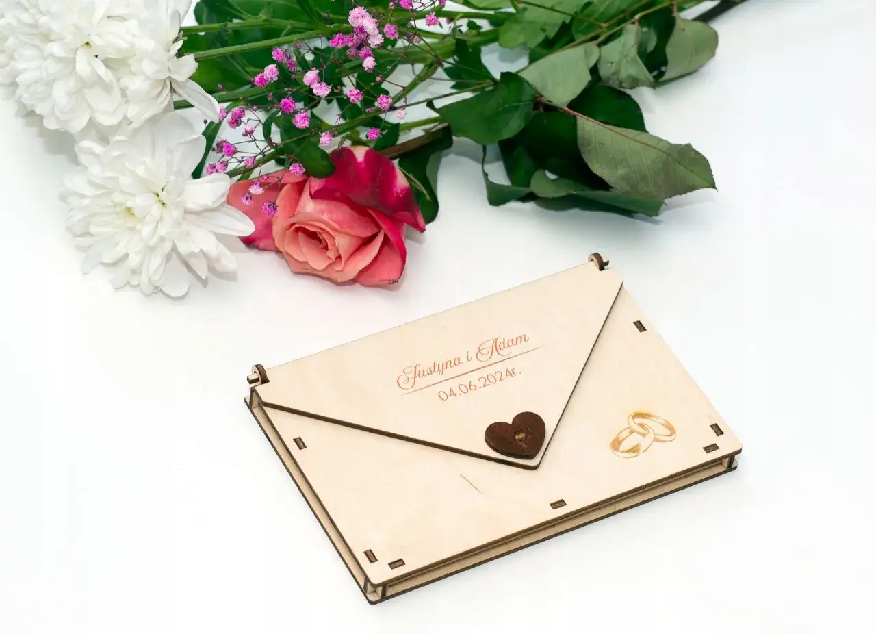 elegancka koperta na prezent ślubny z pieniędzmi