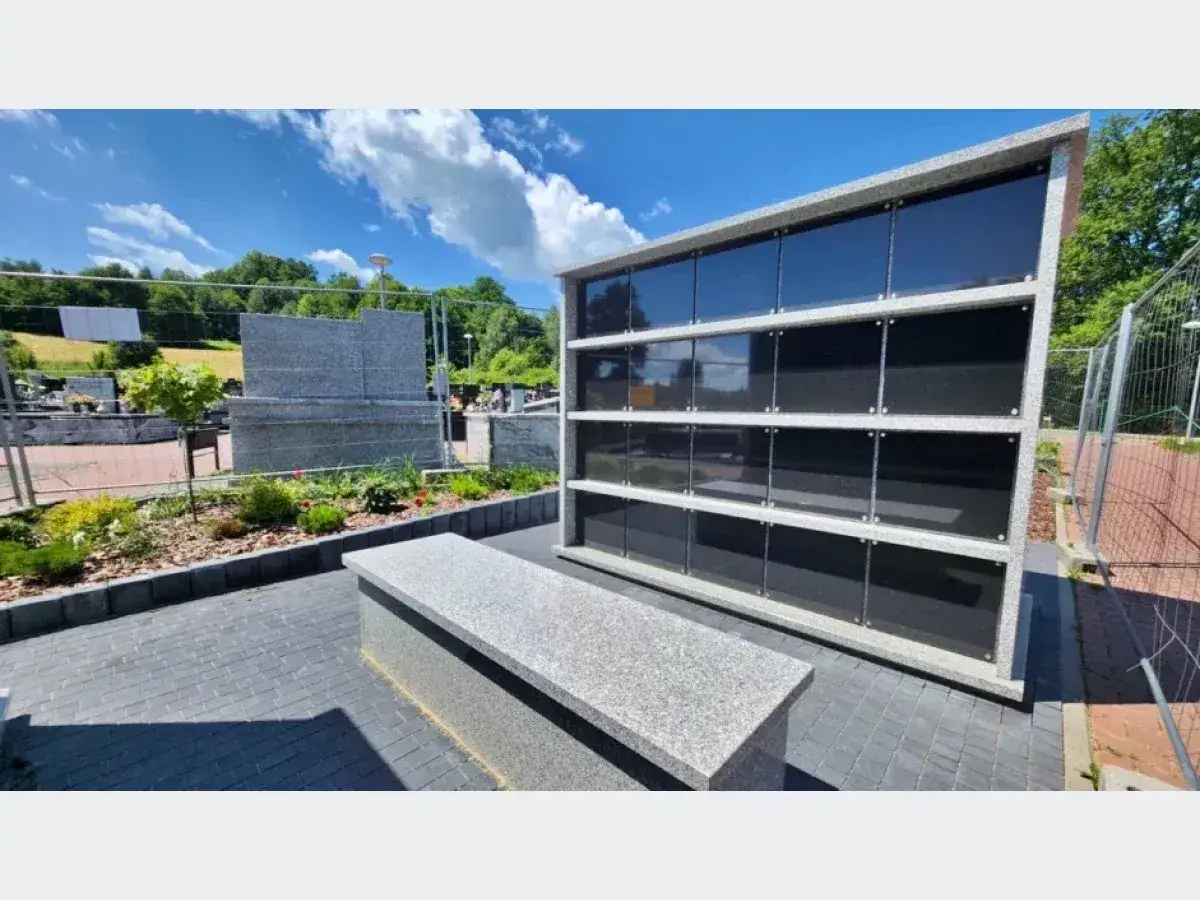 Porównanie kosztów grobów ziemnych murowanych i kolumbarium