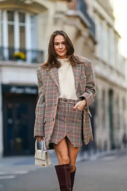 Zdjęcie Stylowe połączenia spódnicy i swetra: 10 modnych inspiracji