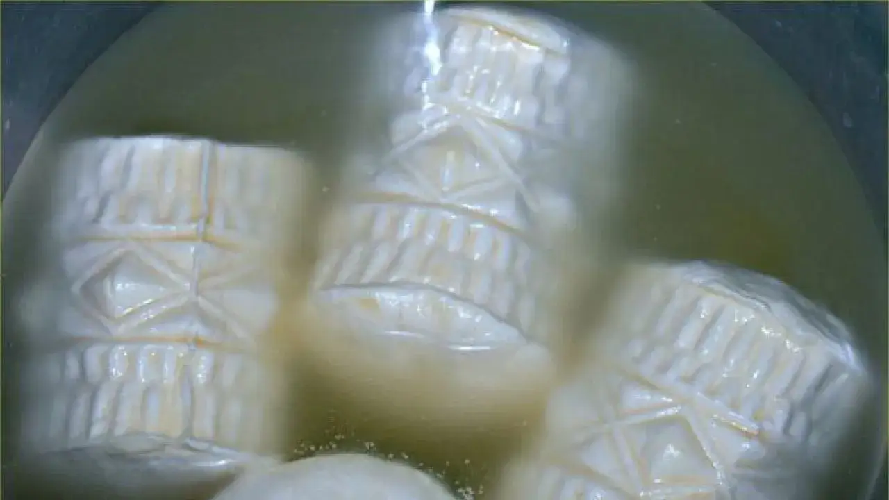 Zdjęcie Jak zrobić formę do oscypka - proste sposoby na idealny kształt sera