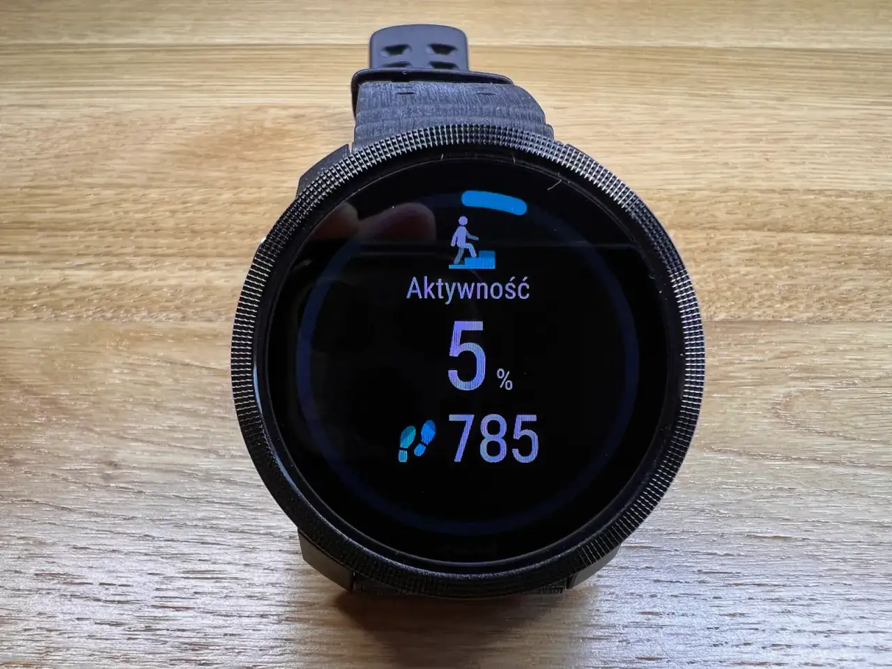 Zegarek pokazuje 5% aktywności i 785 kroków. Zastanawiasz się, jak często biegać żeby schudnąć?