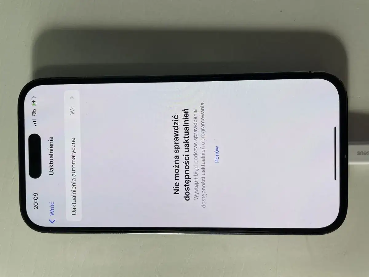 Telefon z komunikatem błędu aplikacji internet