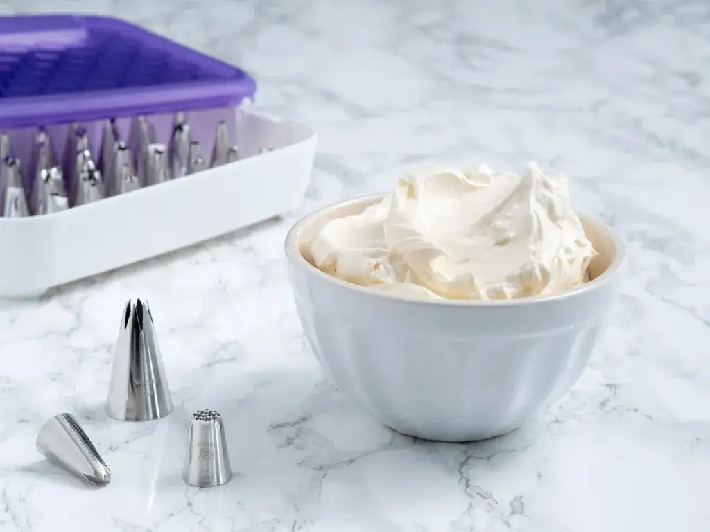 krem maślany na bezie szwajcarskiej do tynkowania