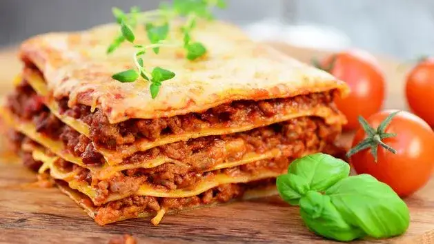 r&oacute;żne sery do lasagne kalorie