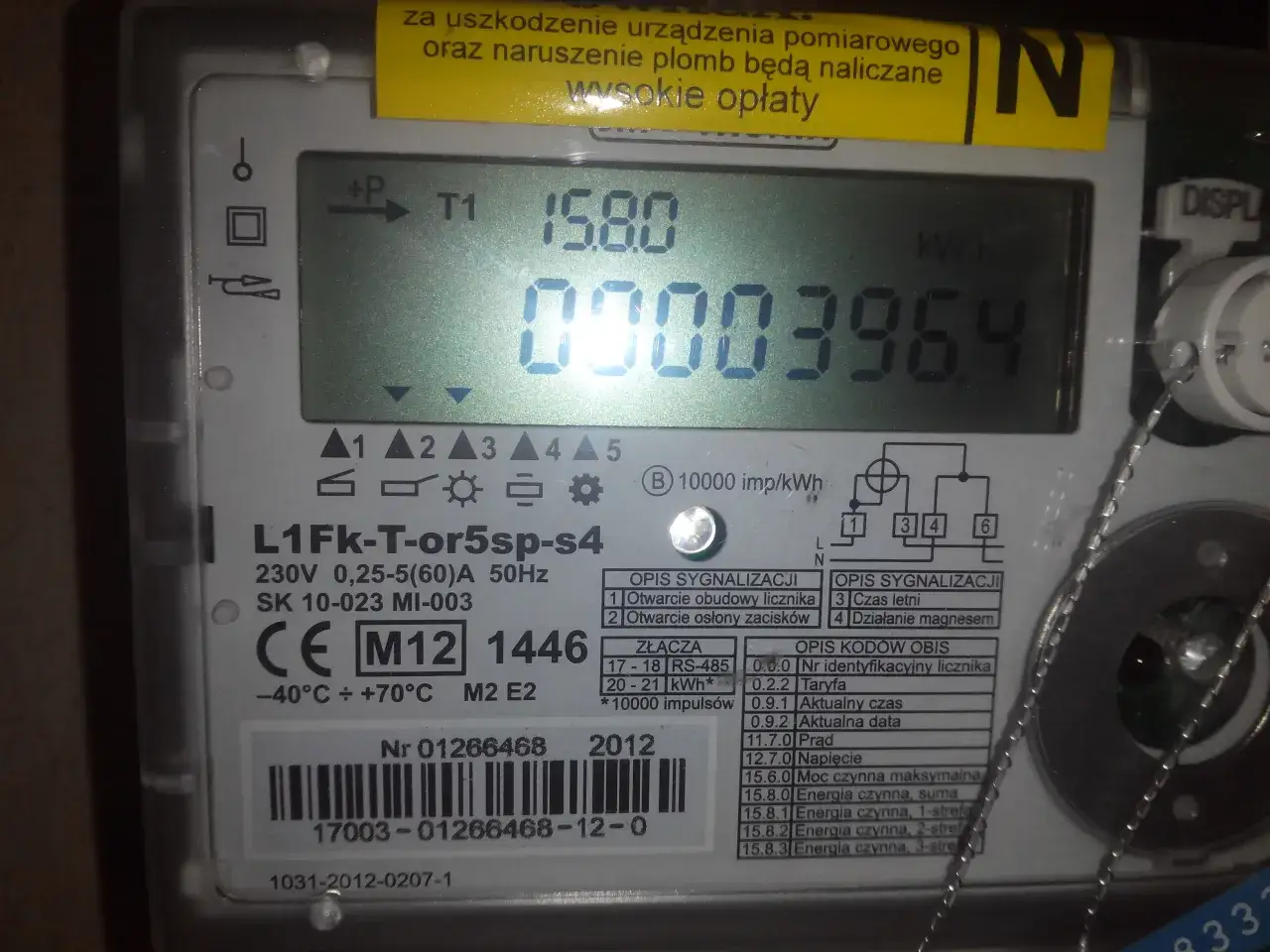 Cyfrowy licznik przedpłatowy pokazuje zużycie energii. Aby sprawdzić stan licznika przedpłatowego, odczytaj wyświetlane wartości.