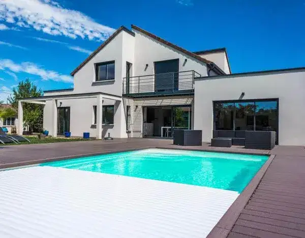 Zdjęcie Ile kosztuje budowa basenu w ogrodzie? Sprawdź, co wpływa na ceny