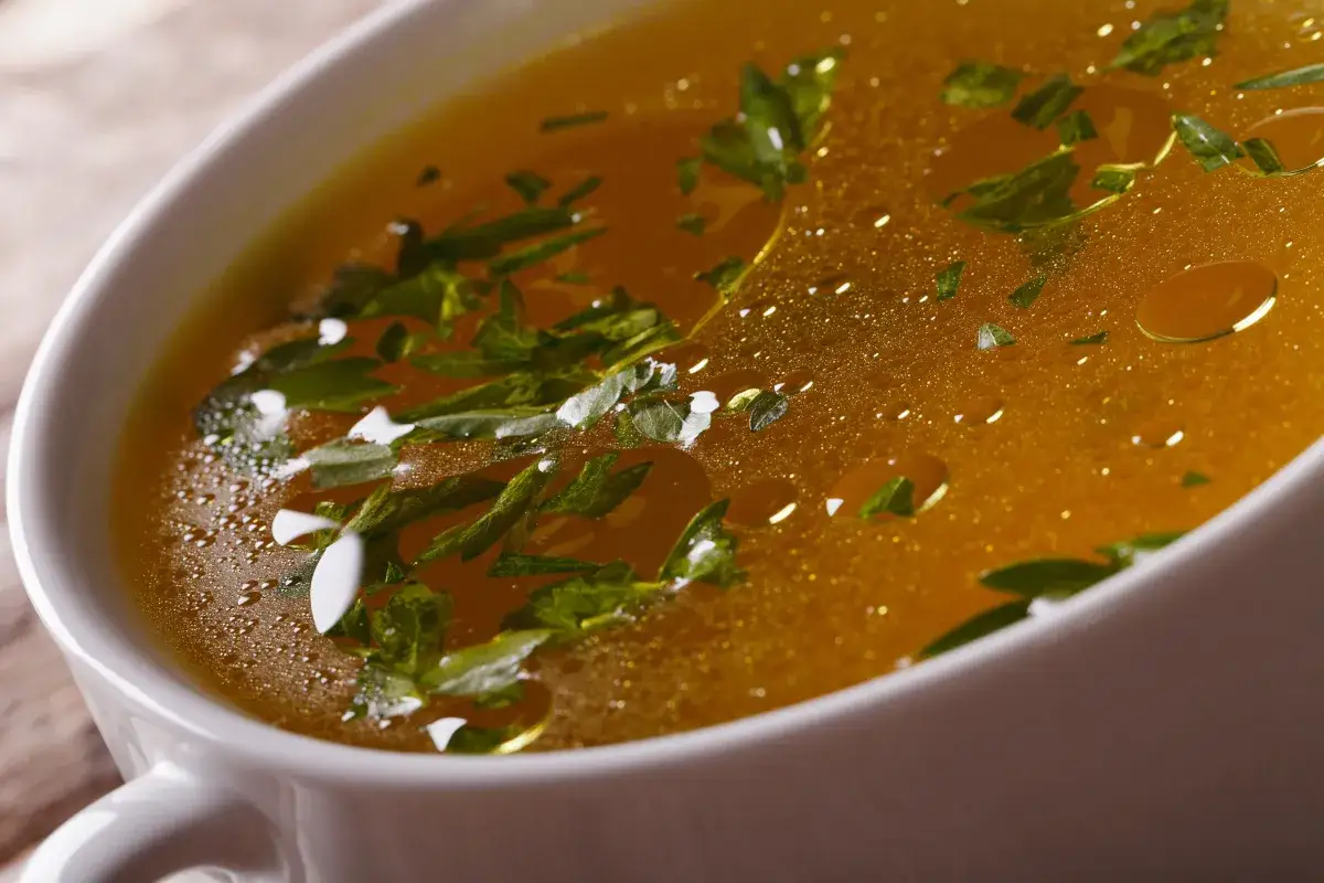 Klarowny ros&oacute;ł vs mętny ros&oacute;ł