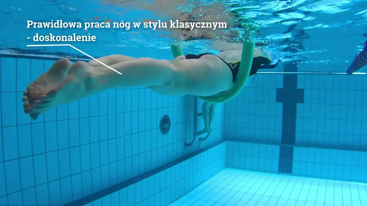 technika n&oacute;g żabka pływanie