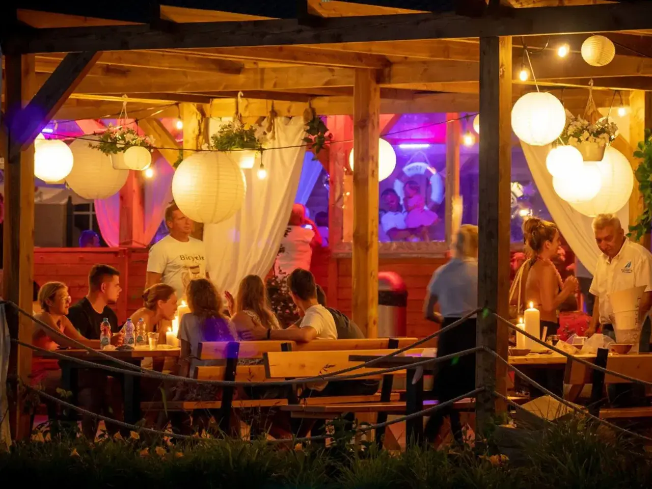Restauracja z widokiem na jezioro Ruciane-Nida