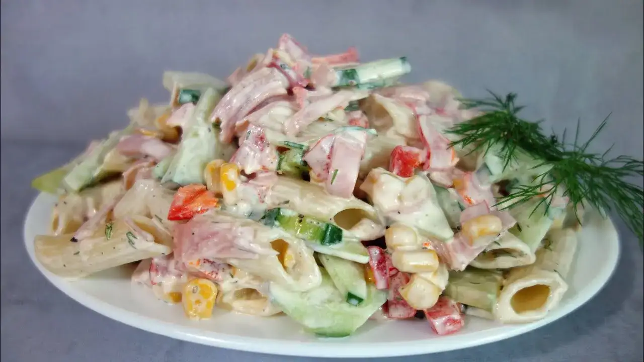 Zdjęcie Jak zrobić sałatkę z makaronem, która zaskoczy Twoich gości?