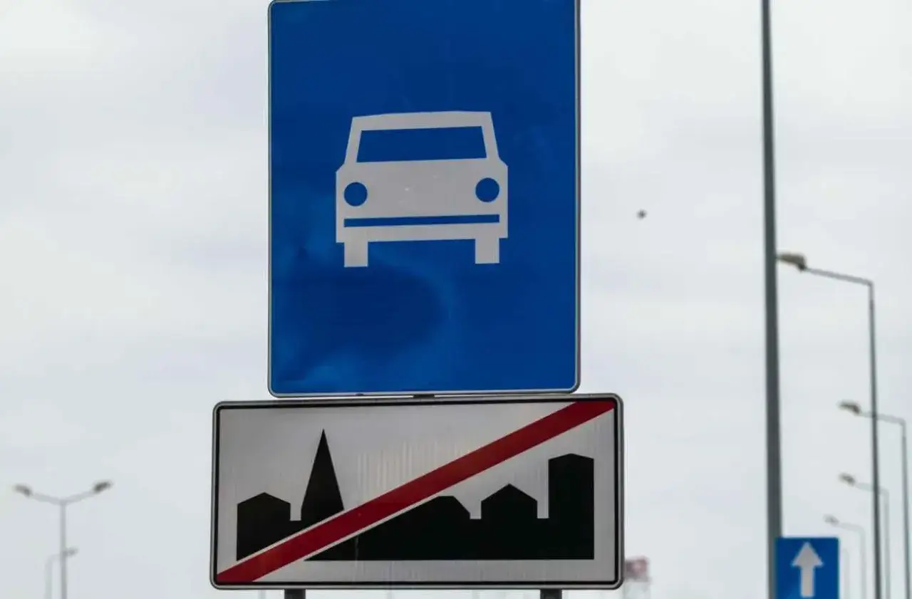 Znaki drogowe droga ekspresowa D-7