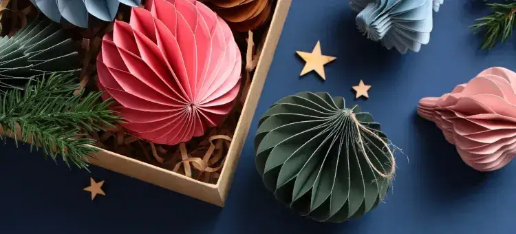 różnorodne papierowe ozdoby świąteczne DIY