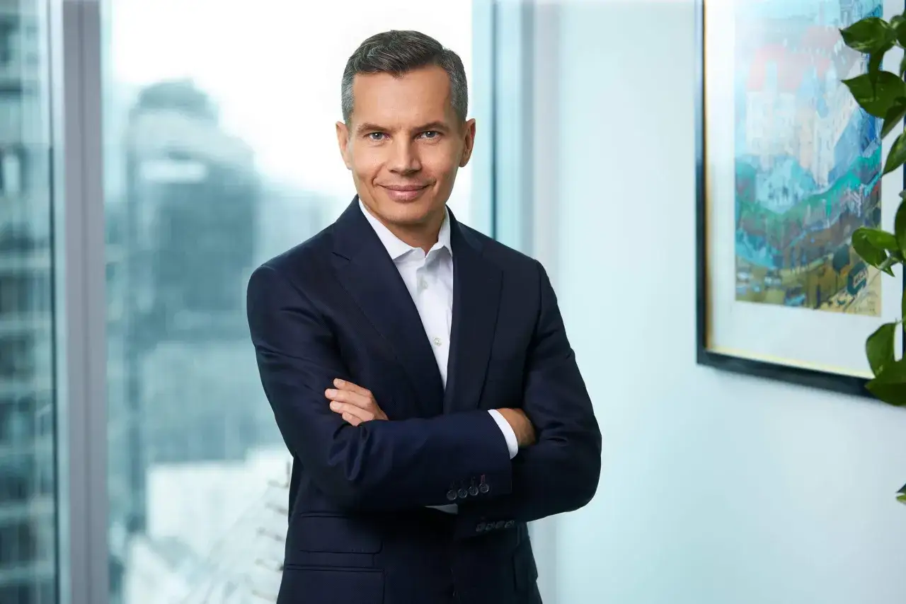 zdjęcie biznesowe światło z okna