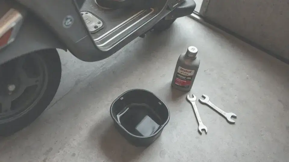 tabela interwałów wymiany oleju skuter 4T