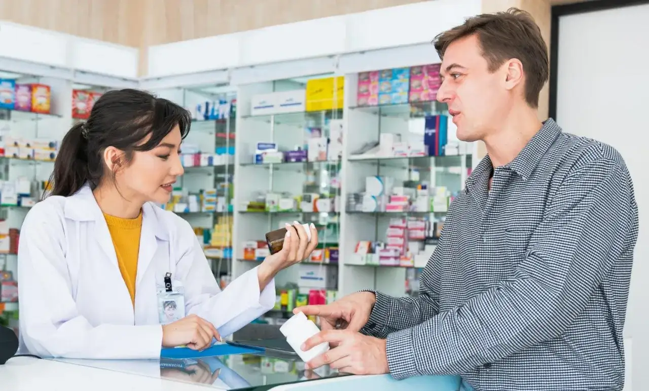 farmaceuta doradzający probiotyki
