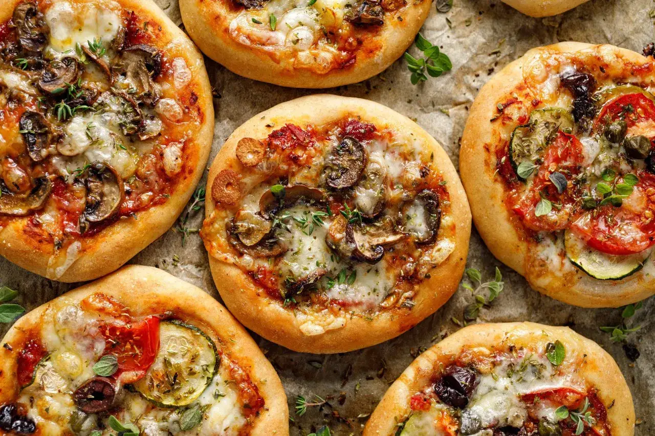 Zdjęcie Jak zrobic mini pizze - prosty przepis na pyszne przekąski na imprezę