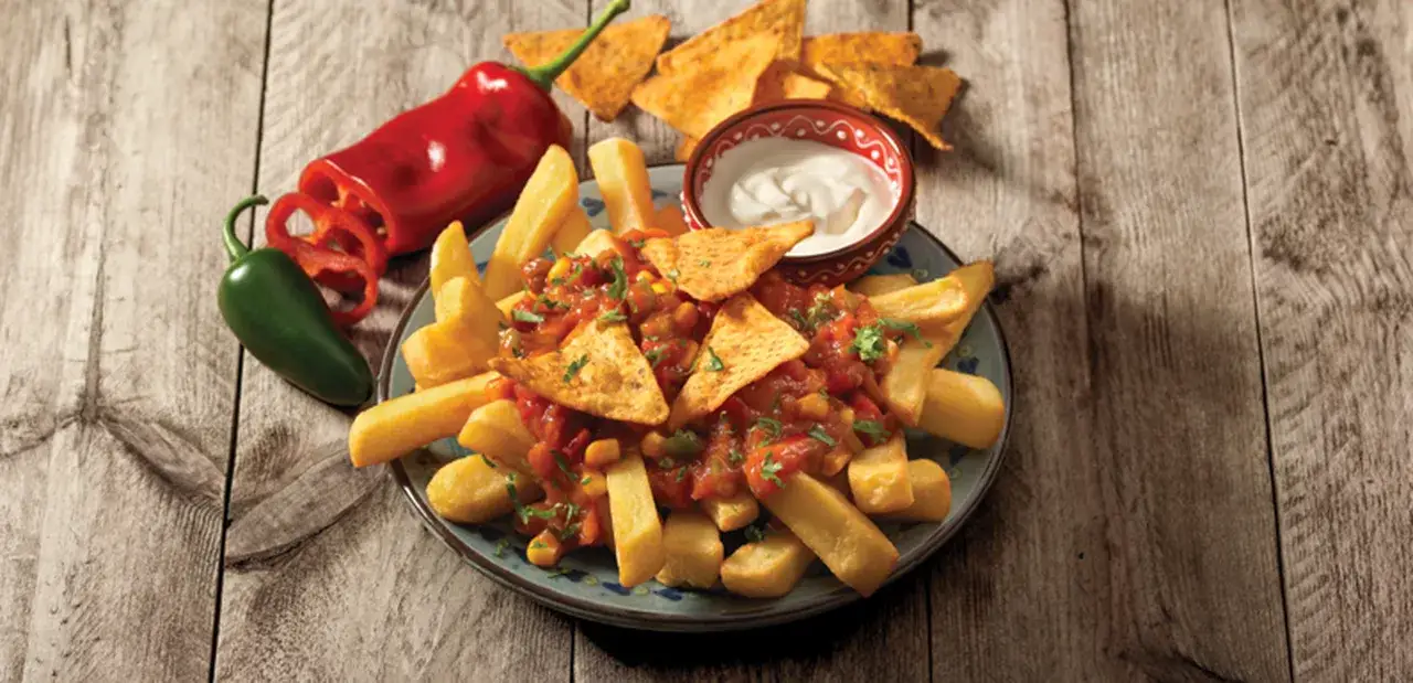 Frytki z falafelem i hummusem