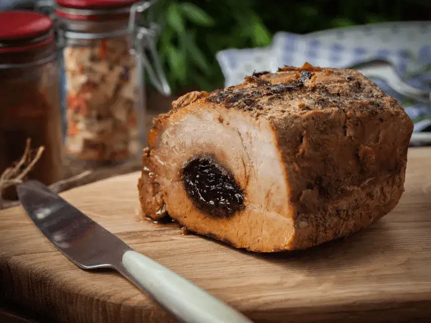 Zdjęcie Jak długo piec schab ze śliwką, aby był soczysty i aromatyczny?