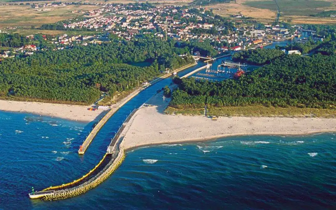 Zdjęcie Łeba ile mieszkańców – zaskakujące dane o populacji i sezonowych zmianach