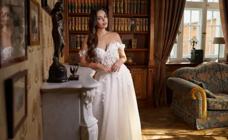 Zdjęcie Jaką suknię ślubną wybrać dla niskiej dziewczyny, aby wyglądać pięknie?