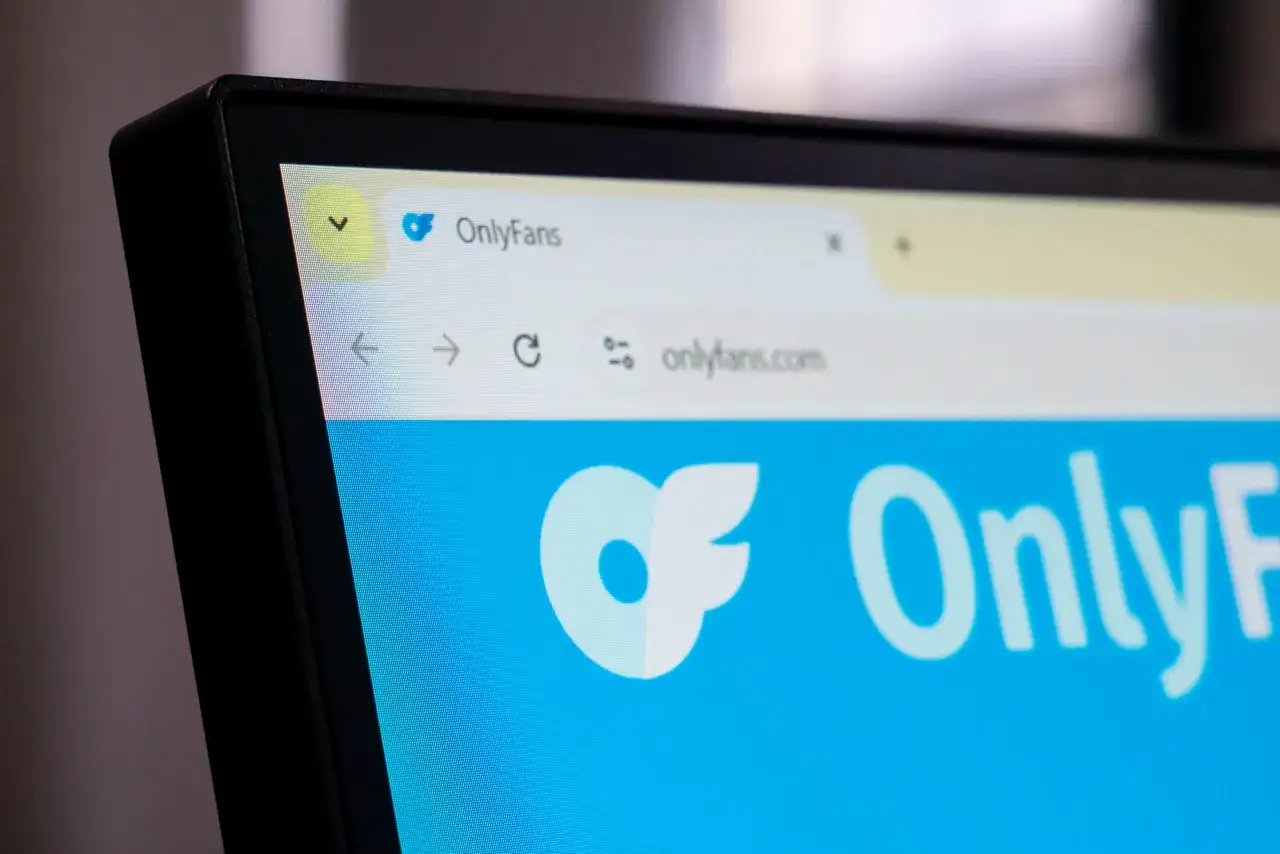 Zdjęcie Czy OnlyFans ma aplikację? Odkryj funkcje OFTV i różnice z platformą