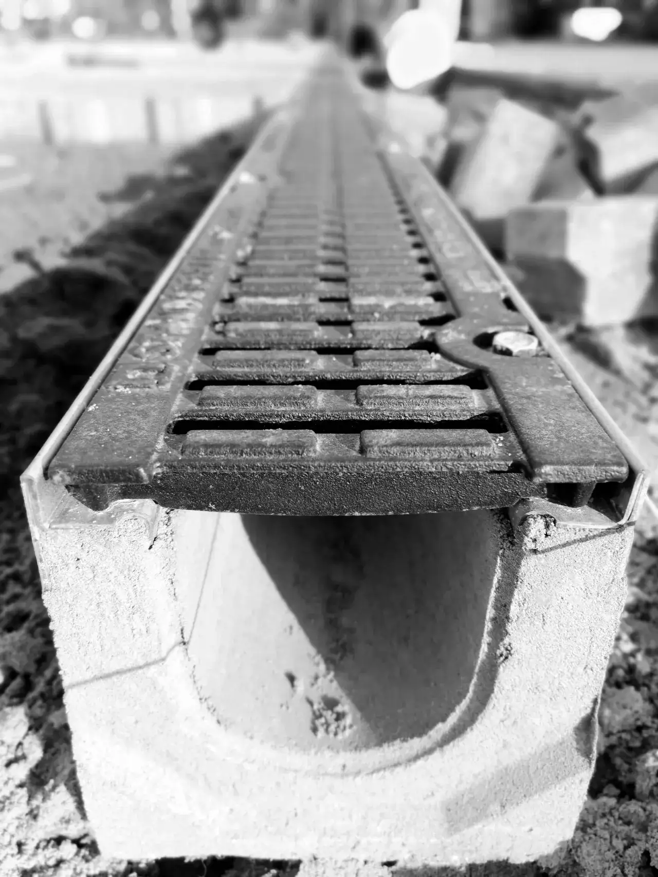 Zdjęcie Jakie odwodnienie liniowe na podjazd zapewni skuteczne odprowadzanie wody?