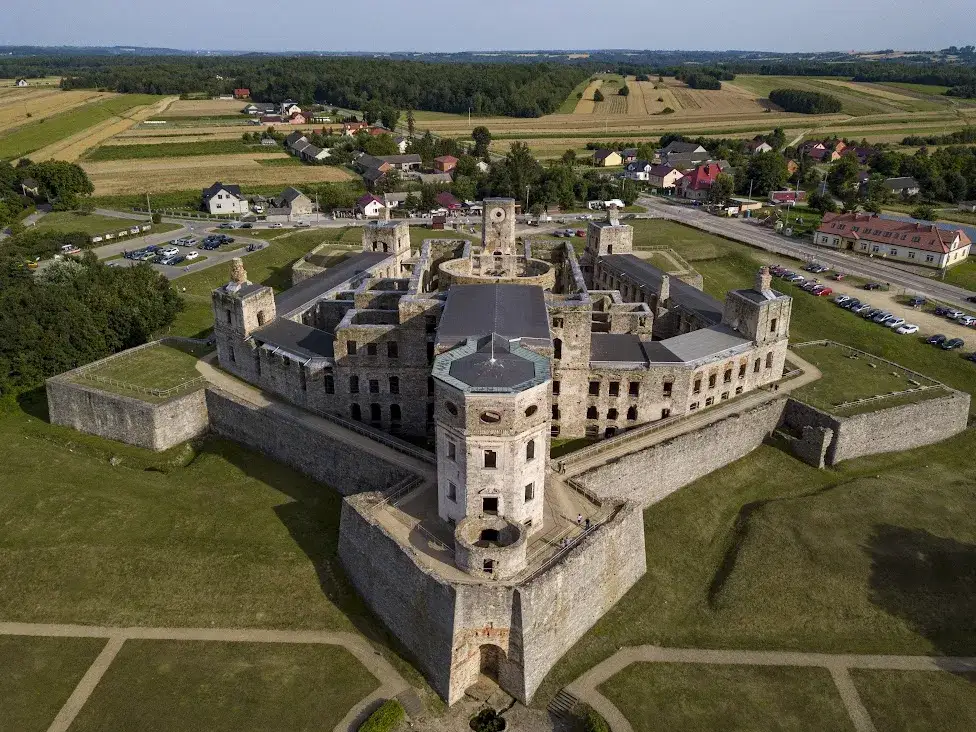 Zdjęcie Zamek w Krzyżtopór: Tajemnice historii i niezwykłe ruiny w Polsce