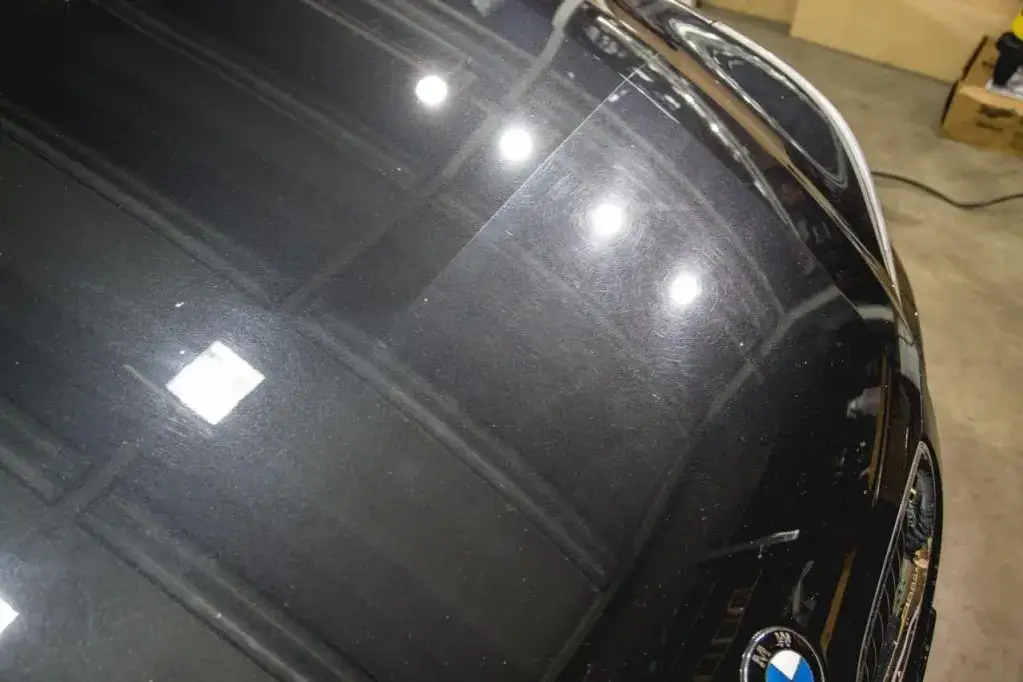 różne uszkodzenia lakieru samochodowego rysy swirle zmatowienie