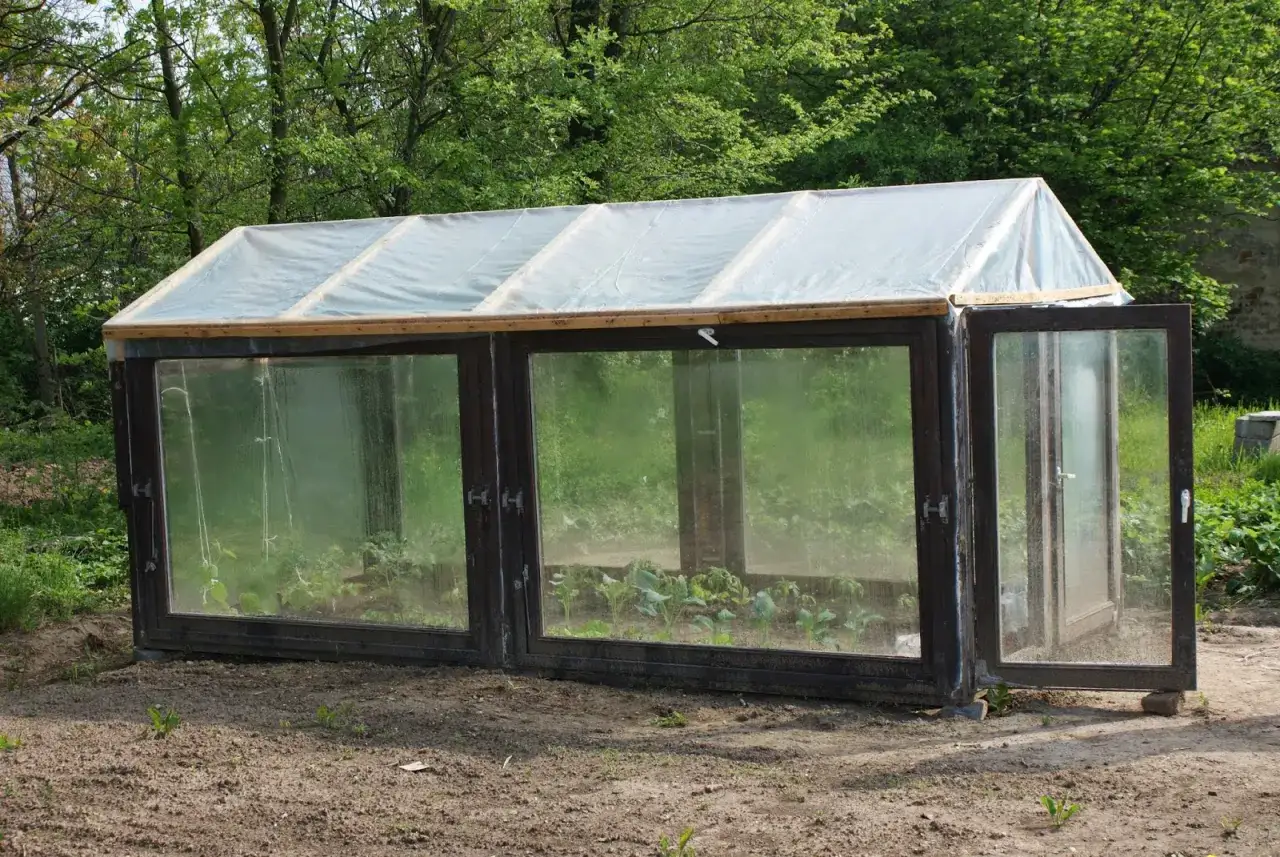 szklarnia ze starych okien inspiracje