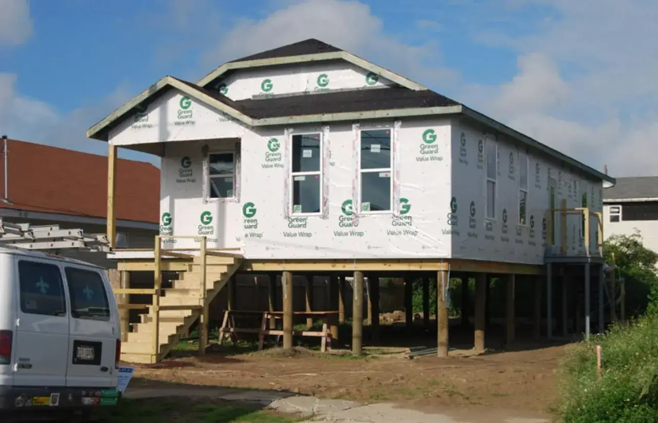 projekt domu na terenie zalewowym podwyższone fundamenty