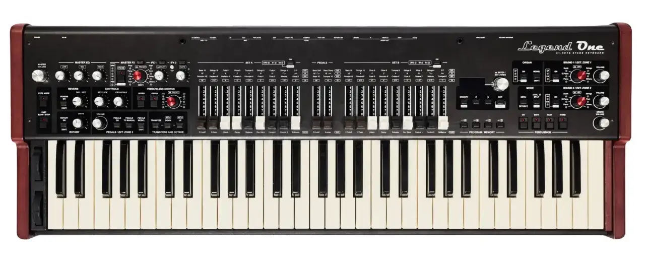 Klawiatura Legend One z bogatym opisem klawiszy keyboard, suwakami i pokrętłami do tworzenia dźwięków.