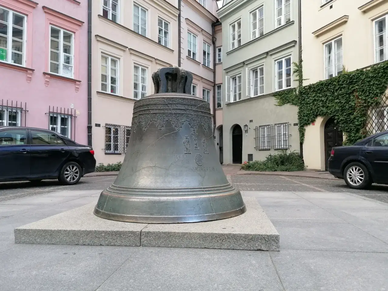 Kanonia Warszawa dzwon
