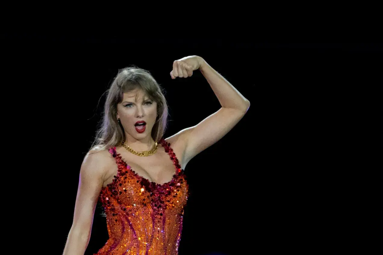 Taylor Swift w błyszczącej sukience pokazuje siłę. Ile lat ma Taylor Swift?