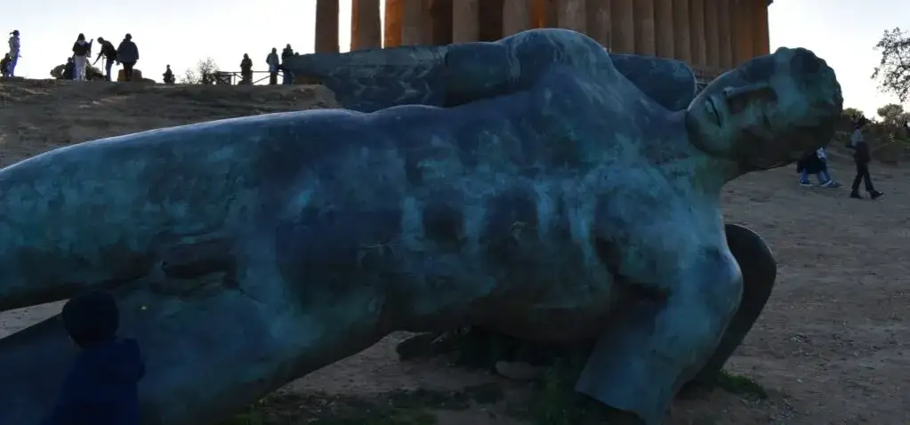 Zdjęcie Agrigento Mitoraj: Tajemnice rzeźby Fallen Icarus w Dolinie Świątyń