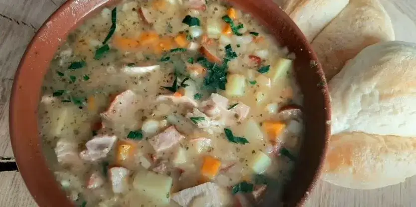 Zdjęcie Sekrety idealnej zupy grochowej: jakie przyprawy wzbogacą smak?