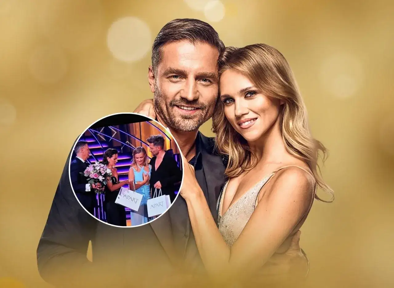 Bożenka z Klanu i jej partner odbierają nagrody na scenie. Uśmiechnięta para na pierwszym planie.