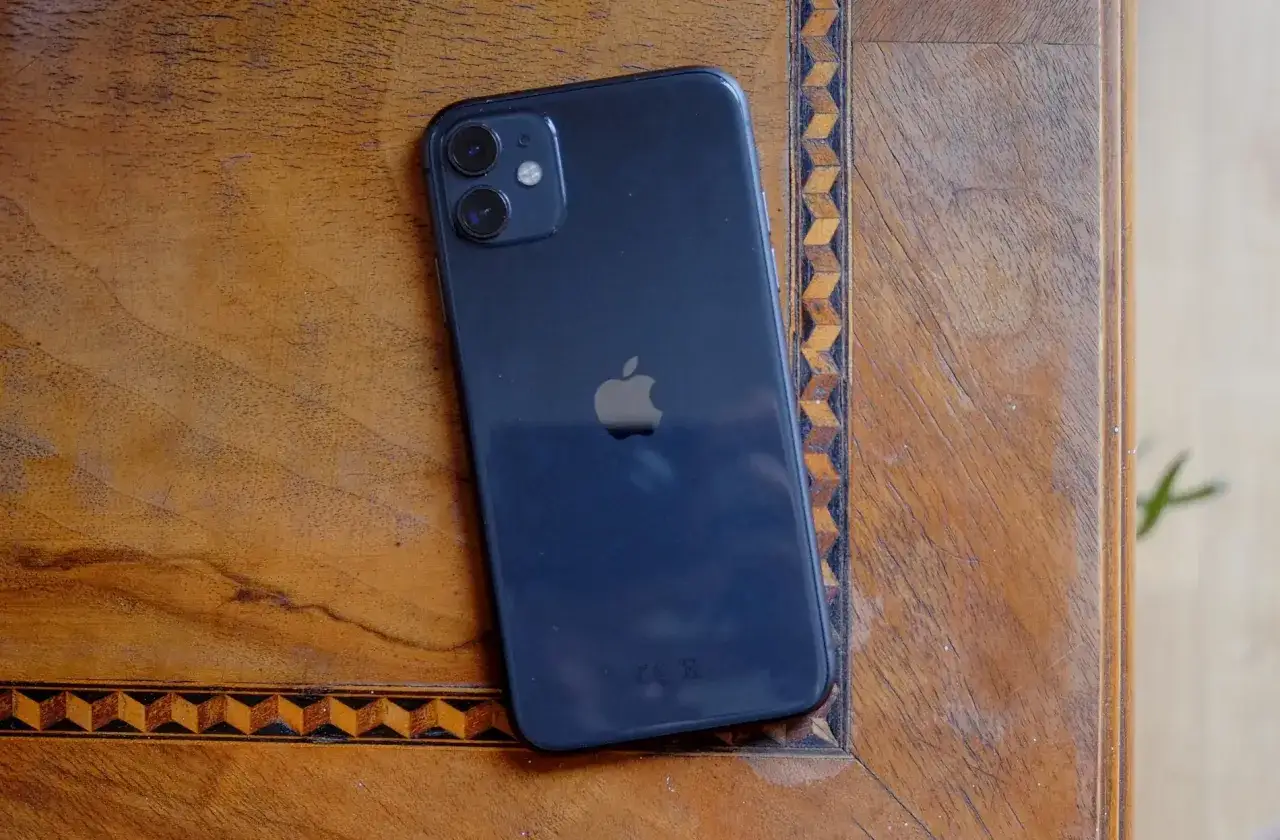 iPhone 11 nowy odnowiony używany por&oacute;wnanie