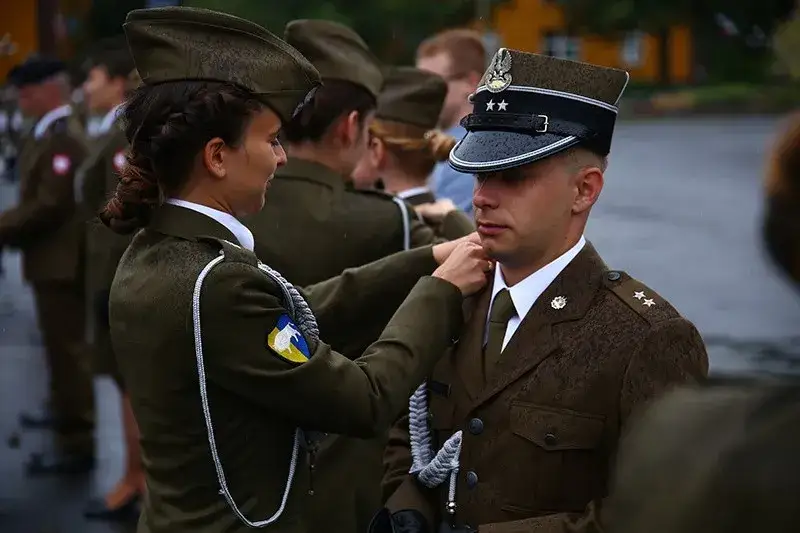 oficer wojska polskiego absolwent cywilny