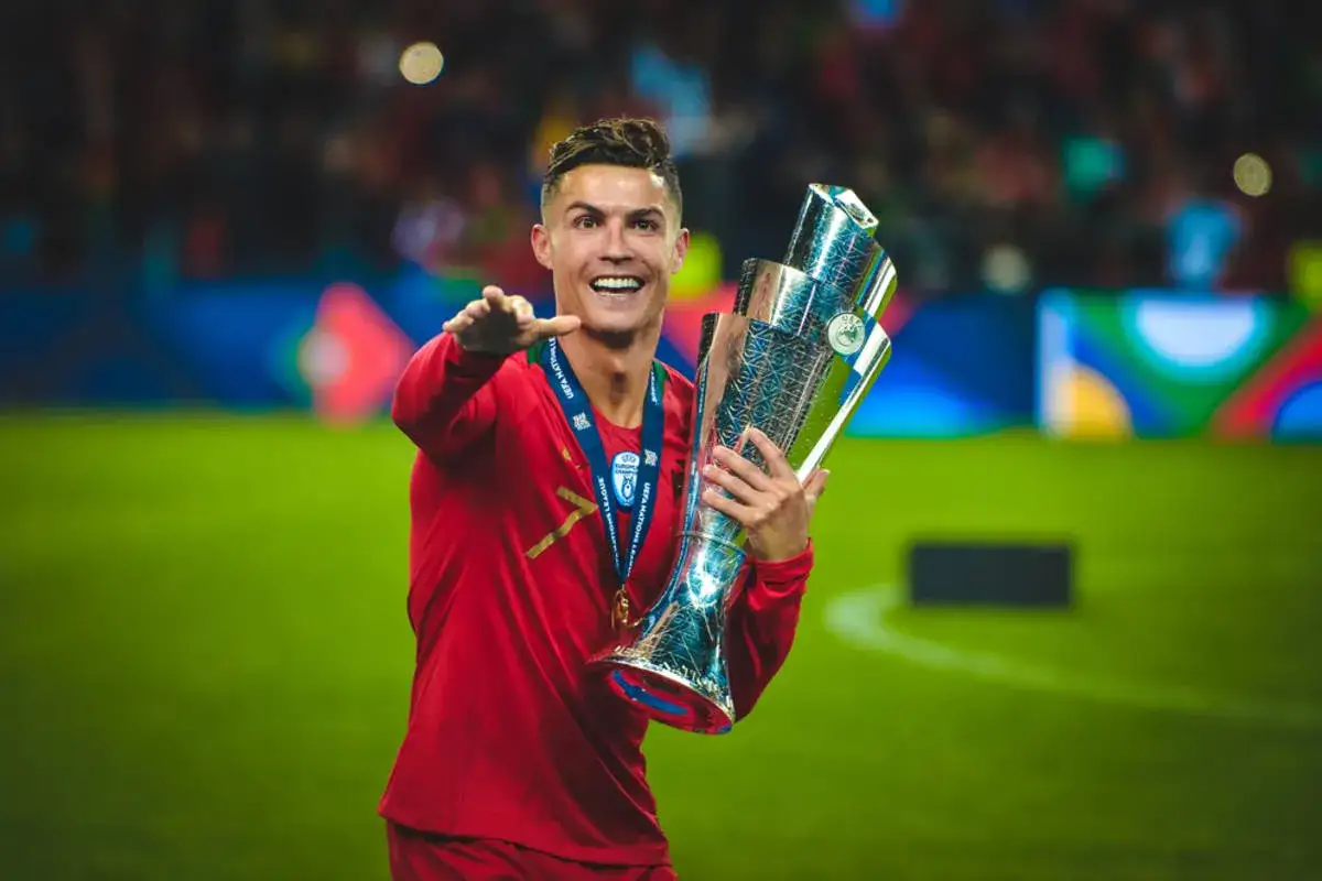 Ronaldo z pucharem Ligi Narodów. Ile goli ma Ronaldo? Tego dnia świętował zwycięstwo, a nie liczył bramki.