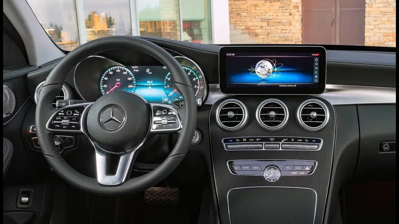 Mercedes W205 wnętrze przed i po liftingu