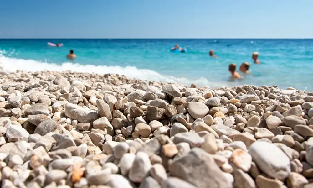 buty do wody Chorwacja plaża kamienista