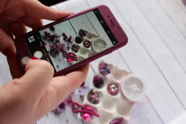 Jak fotografować biżuterię smartfonem porady