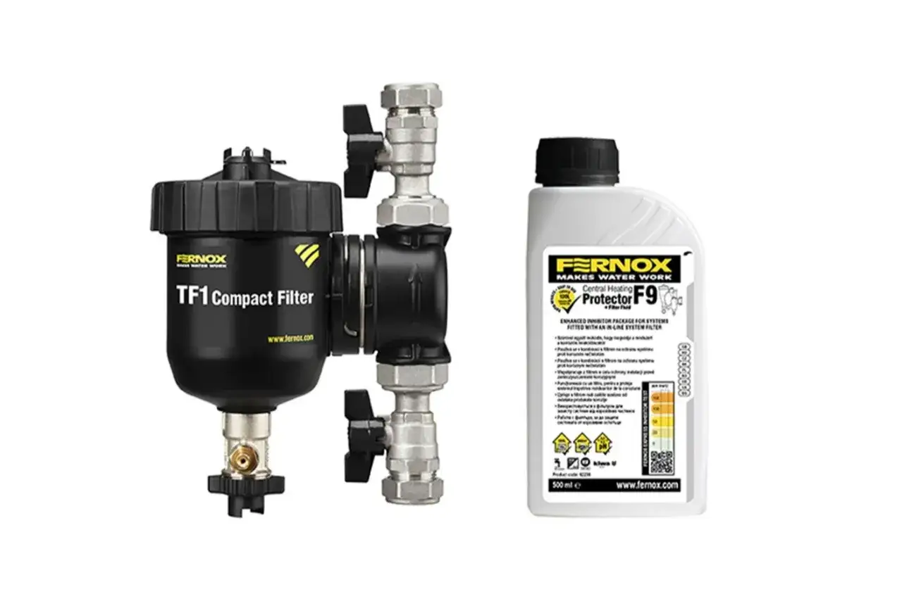 Filtr do instalacji co Fernox TF1 Compact Filter i płyn Protector F9. Zapewniają czystość i ochronę systemu grzewczego.