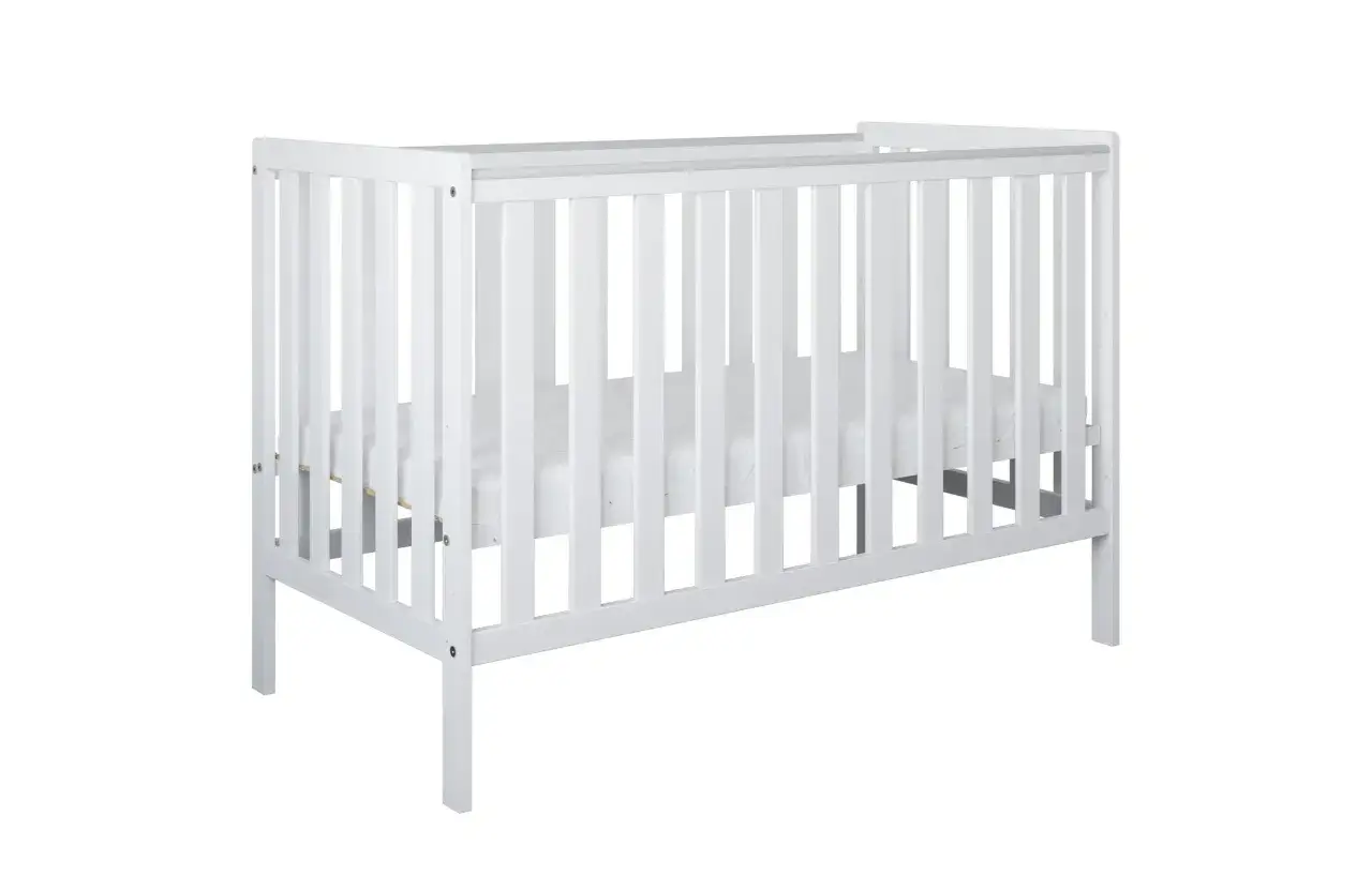 Puste bezpieczne ł&oacute;żeczko niemowlęce