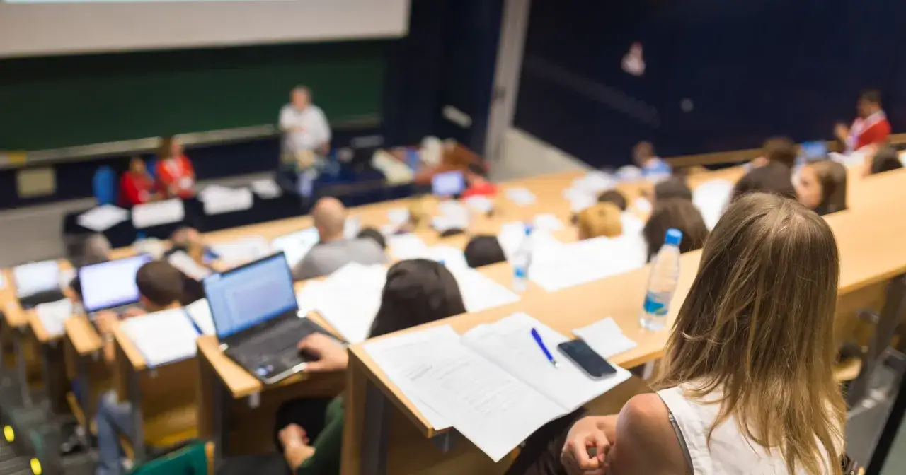 Student praca ubezpieczenie zdrowotne