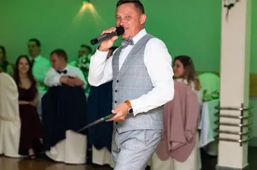 DJ na wesele, para młoda, mikrofon